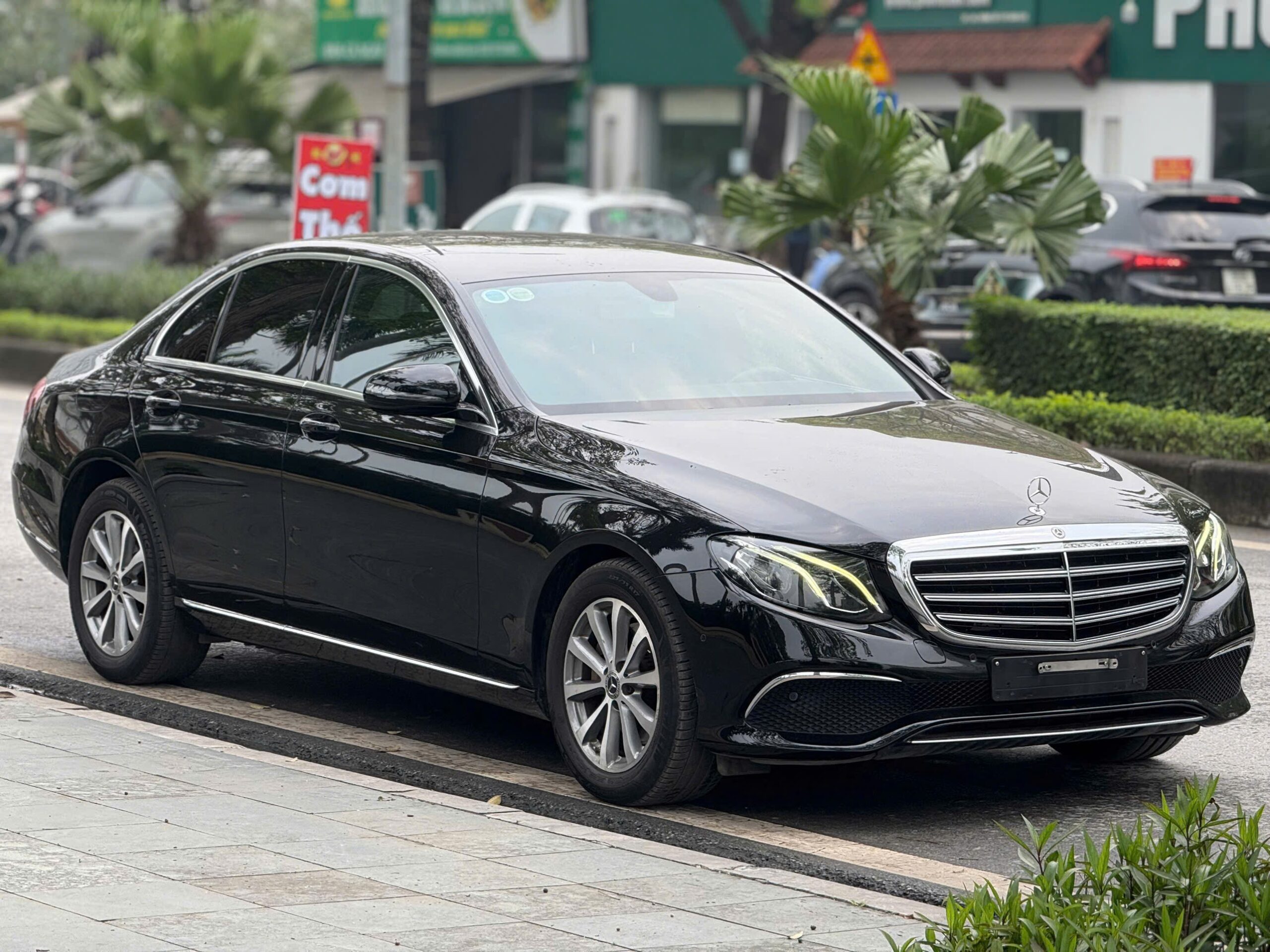 MERCEDES BENZ E200 2019