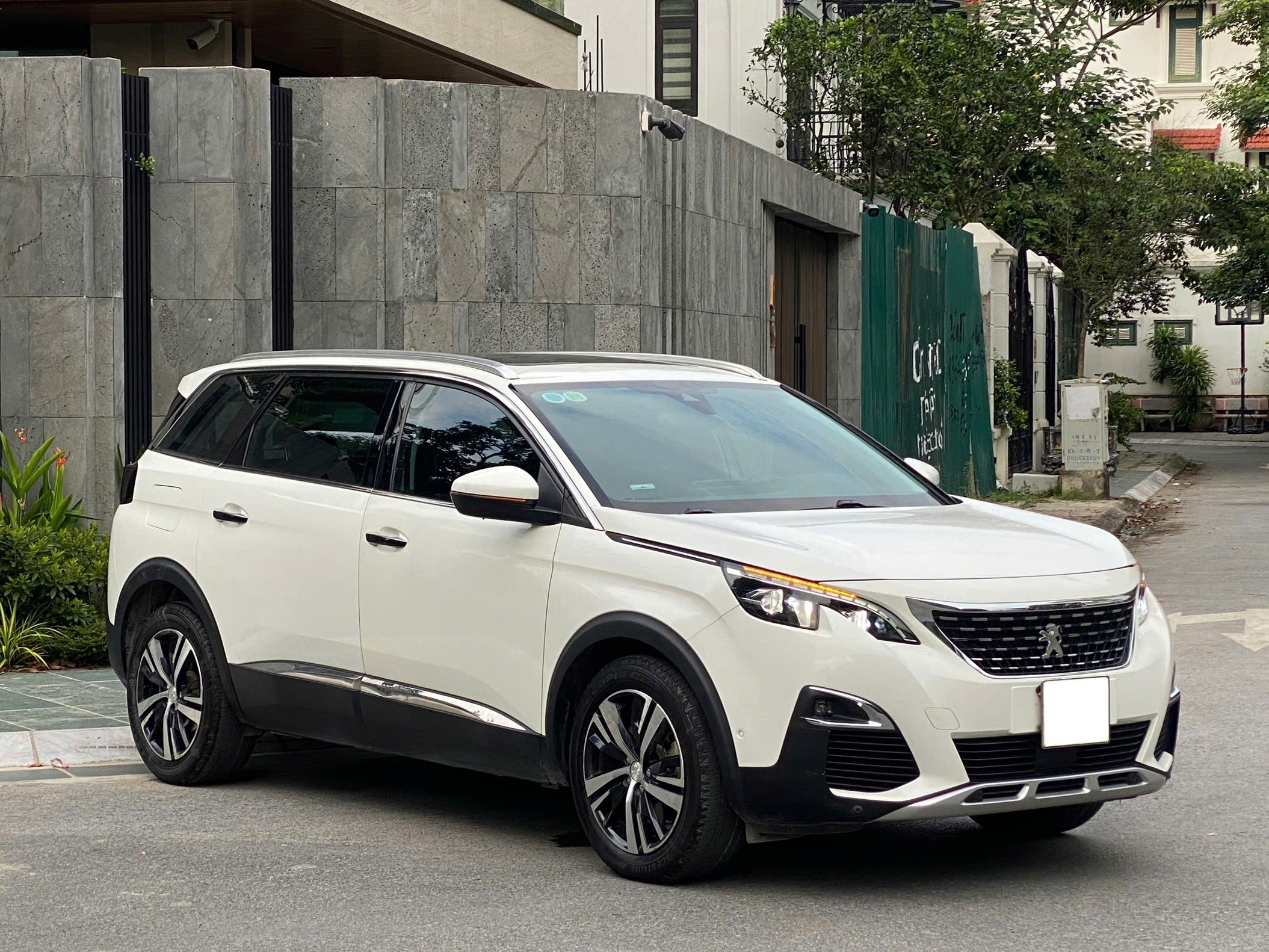 Peugeot 5008 1.6AT 2018 bản đủ